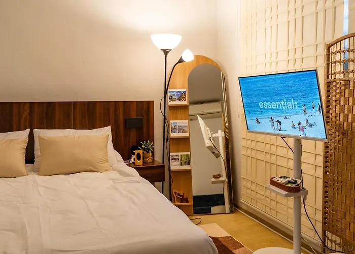 Entire 2room Unit, Hongje Stay, Gyeongbokgung, Hongdae, Sinchon, Gwanghwamun, Independence Gate, Hongje Waterfall *