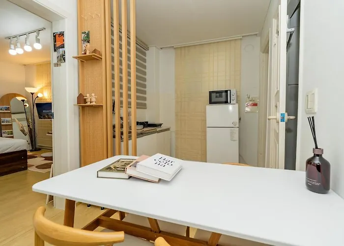 Apartamento Entire 2room Unit, Hongje Stay, Gyeongbokgung, Hongdae, Sinchon, Gwanghwamun, Independence Gate, Hongje Waterfall Seul