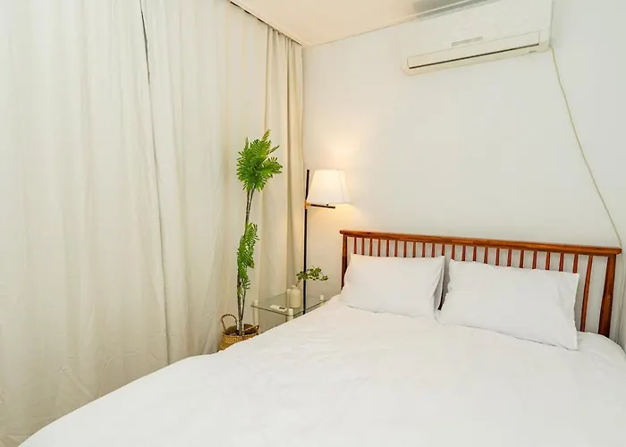 Entire 2room Unit, Hongje Stay, Gyeongbokgung, Hongdae, Sinchon, Gwanghwamun, Independence Gate, Hongje Waterfall Seul
