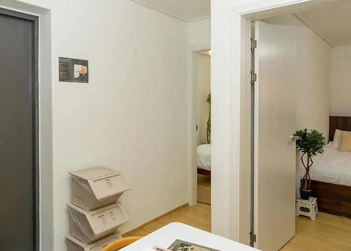 Entire 2room Unit, Hongje Stay, Gyeongbokgung, Hongdae, Sinchon, Gwanghwamun, Independence Gate, Hongje Waterfall Seul