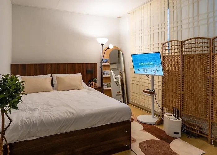 Entire 2room Unit, Hongje Stay, Gyeongbokgung, Hongdae, Sinchon, Gwanghwamun, Independence Gate, Hongje Waterfall Seul