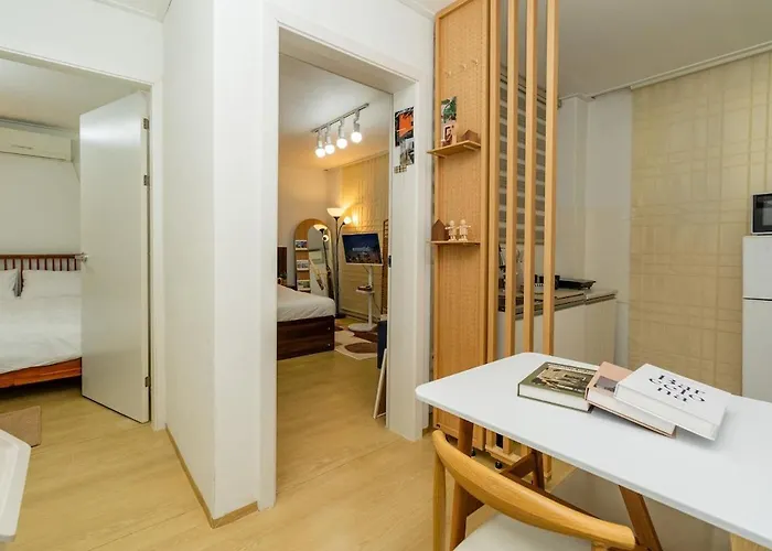 Entire 2room Unit, Hongje Stay, Gyeongbokgung, Hongdae, Sinchon, Gwanghwamun, Independence Gate, Hongje Waterfall Apartamento *